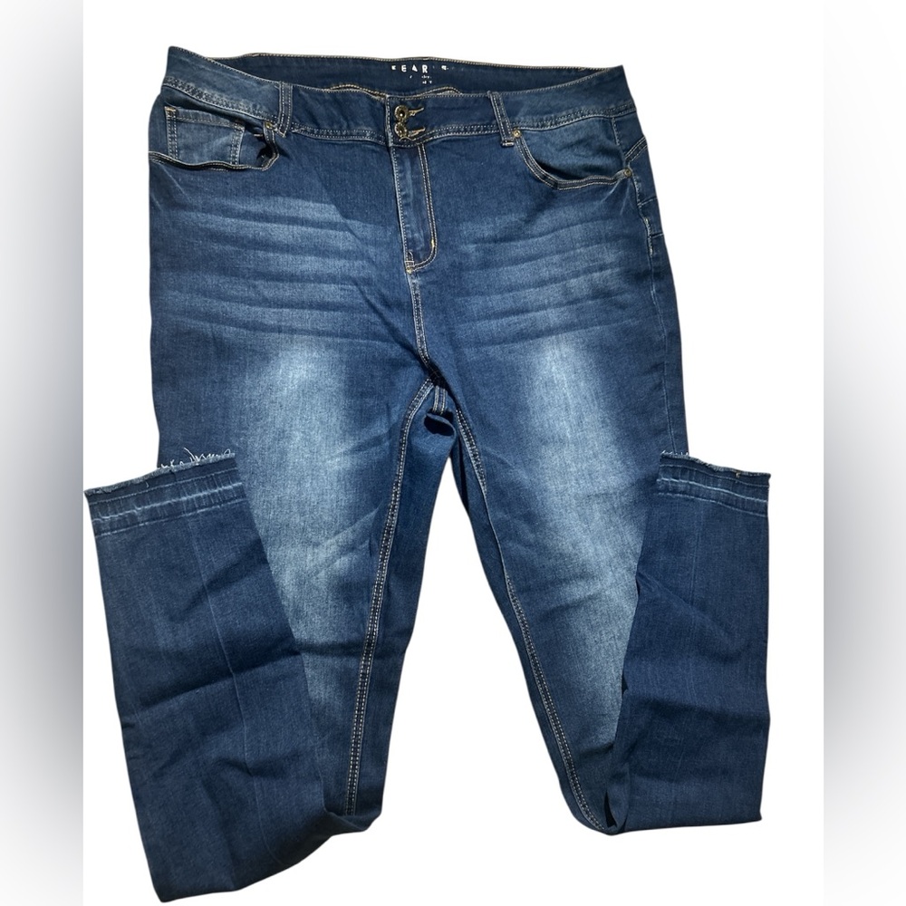 Straight leg stretch jeans.